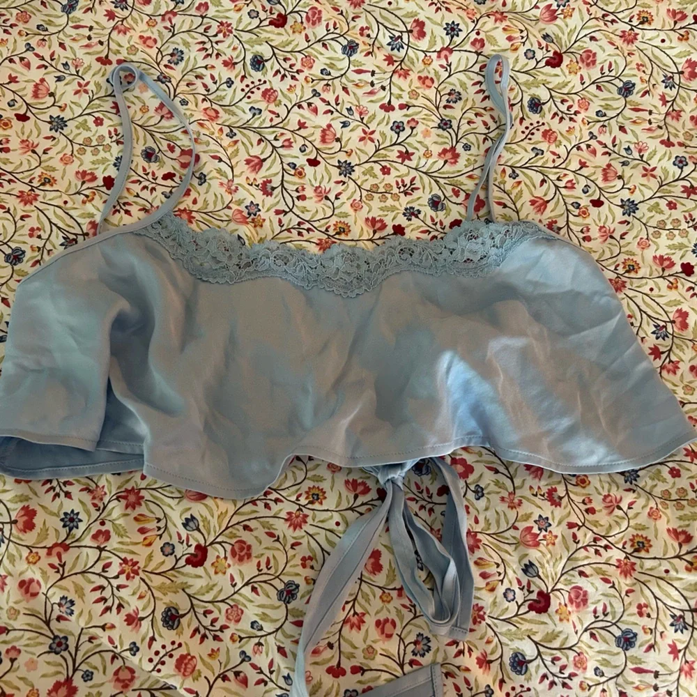 SKIMS Bridal Silk Cropped Top Glacier Blue Tie Back L Excellent - Picture 7 of 9